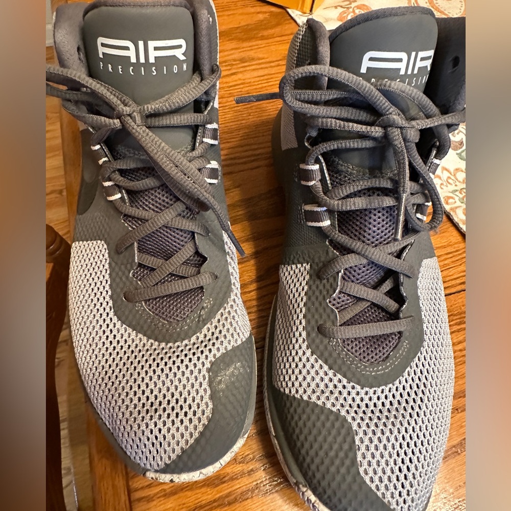 Nike Air Precision basketball shoes (8.5)